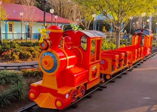 Elmos-Choo-Choo-Train-1